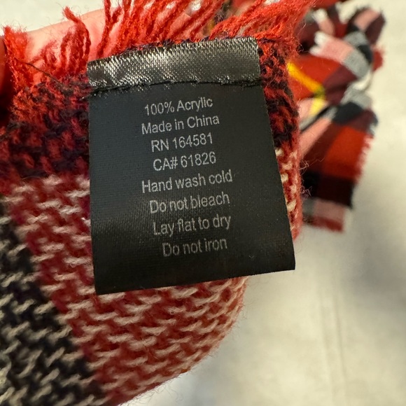 Extra large scarf. 100% Acrylic. - Picture 2 of 4